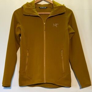 Arc'teryx Kyanite Women's Hooded Softshell Jacket in Mustard Yellow